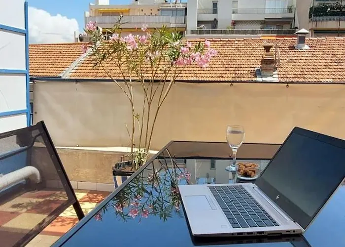 With Large Terrace Sea View 4th Floor דירה ניס