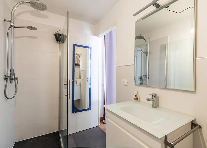 With Large Terrace Sea View 4th Floor ניס