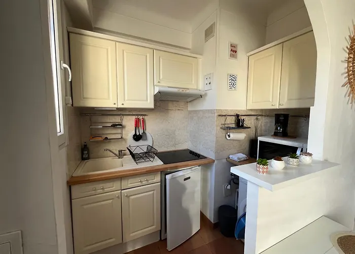 Appartement With Large Terrace Sea View 4th Floor *